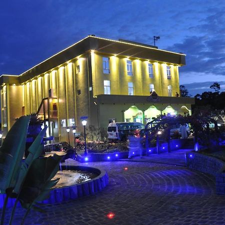 United Hotel Mbankomo Exterior photo